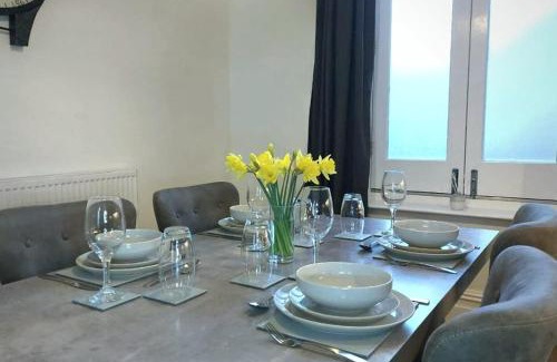 Preston Apartment | Stylish Apartment in City Centre with Parking