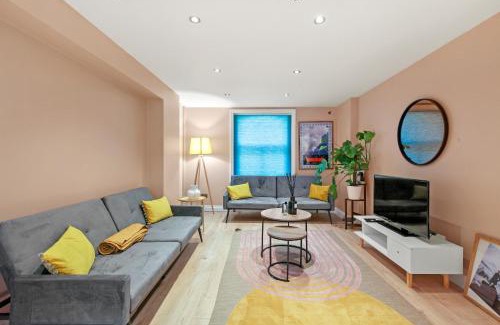 Somers Town Apartment | Stylish Apartment in Euston and near Camden with Private Roof Terrace