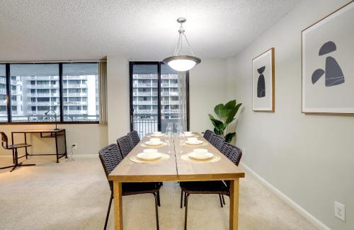Crystal City Apartment | Stylish Apartment Near to Airport and Metro!