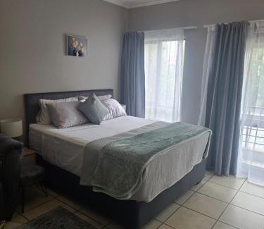 Lone Hill Apartment | Stylish Bachelor Pad in the Heart of Fourways