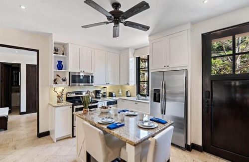 Las Catalinas House | Stylish Beach-Themed Condo with Two Bedrooms and Lovely Ocean Views
