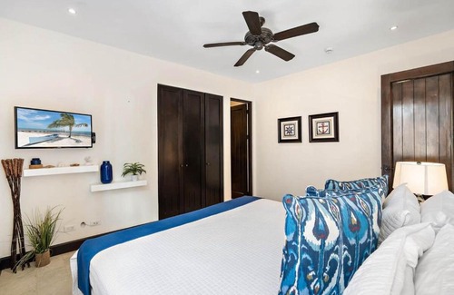 Las Catalinas House | Stylish Beach-Themed Condo with Two Bedrooms and Lovely Ocean Views