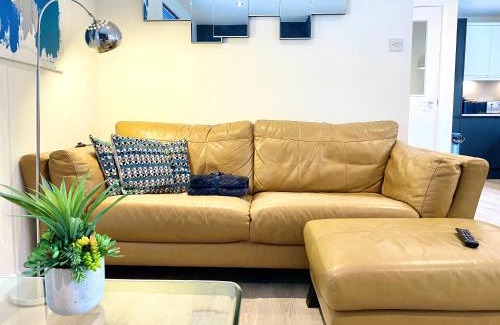 Kirkwall Apartment | Stylish Central 2 Bedroom Apartment - Free Parking, Free WiFi