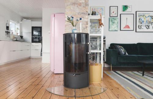 Torshavn Villa | Stylish Central 4-Bedroom House with Hot Tub, Sauna and Garden