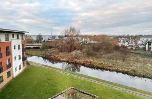 Northampton Apartment | Stylish City Centre Apartment with Free Parking