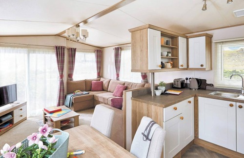 Holywell House | Stylish Comfort 3 (Pet)