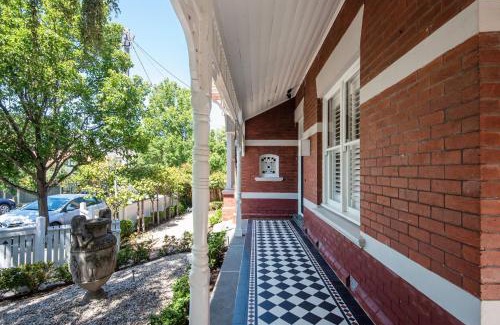St Kilda House | Stylish Contemporary Retreat St Kilda