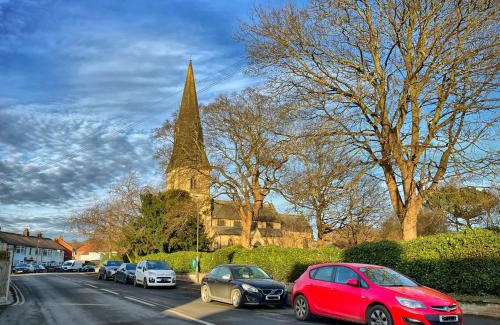 North Ferriby House | Stylish cottage in vibrant riverside village