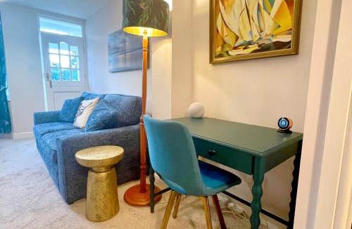 North Ferriby House | Stylish cottage in vibrant riverside village