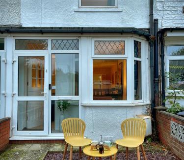North Ferriby House | Stylish cottage in vibrant riverside village