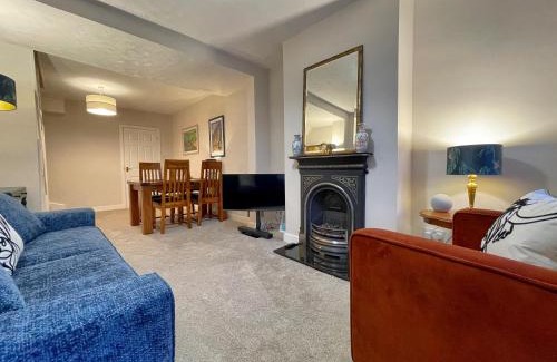North Ferriby House | Stylish cottage in vibrant riverside village