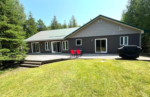 Lion's Head House | Stylish Cottage Near Lake Huron With Hot Tub