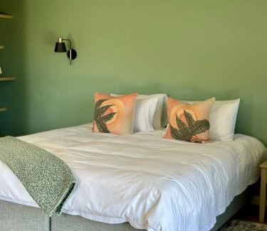 Merrivale Apartment | Stylish Cottage on secure estate