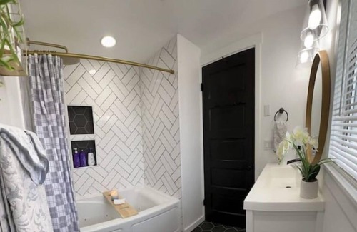Dupont Apartment | Stylish, Cozy 1BD/1BA 3Min->JBLM