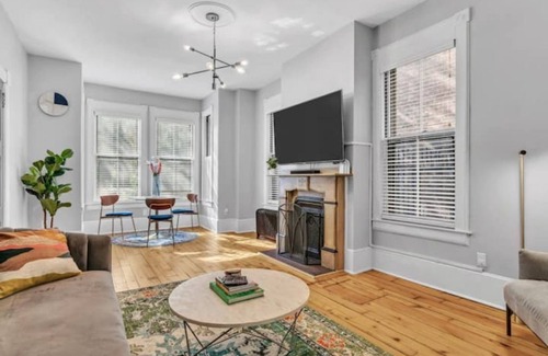Metro Center Apartment | Stylish Downtown 1BR Victorian Brownstone