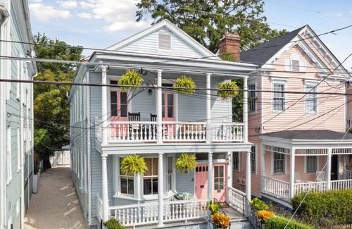 Westside House | Stylish Downtown Home with 92 Walk Score - Sleeps 14