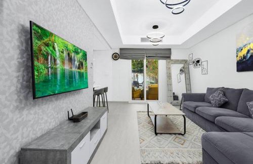 Dubai Apartment | Stylish Dubai Villa Near JBR, Marina, Malls & Metro