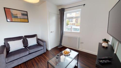 Newport Apartment | Stylish Duplex Apartment with Home Office