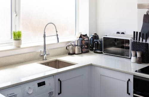 Newport Apartment | Stylish Duplex Apartment with Home Office