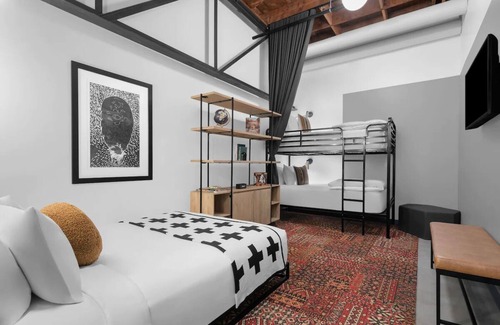 People's Freeway Hotel | Stylish evo Living Space, Perfect for Outdoor Enthusiasts, Pet-Friendly!