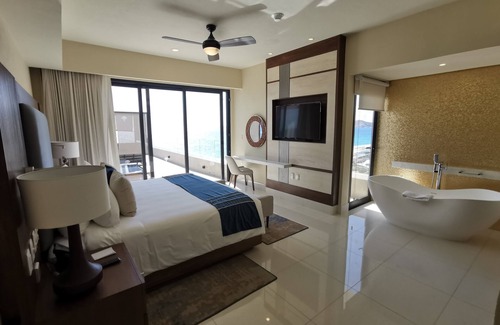 Santa Rosa Resort | Stylish family-size condo at resort