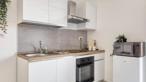 Porta Venezia Apartment | Stylish Flat Porta Venezia - WiFi, AC, Metro