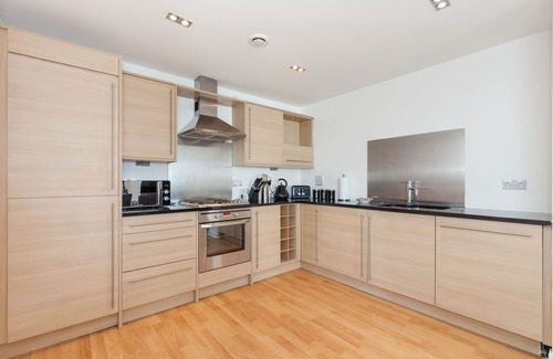 Newhaven Apartment | Stylish Garden View Apartment