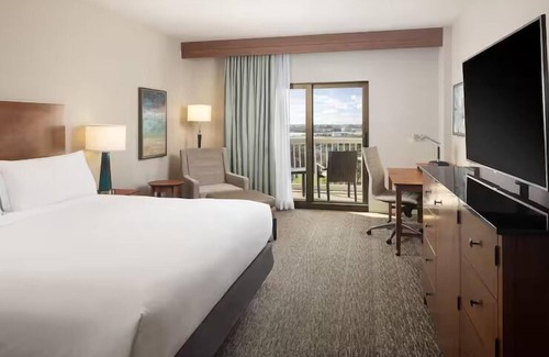 St. Petersburg - Clearwater Hotel | Stylish Getaway near Downtown | Waterfront Dining, Pool | 2 Units