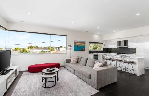 St Leonards House | Stylish getaway near beach with stunning sunsets