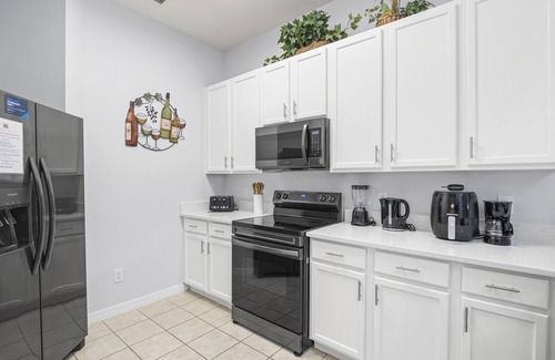 Bahama Bay Apartment | Stylish Ground-Floor Condo in Bahama Bay– 2BR/2BA, Pools, Patio, Remodelled 2024