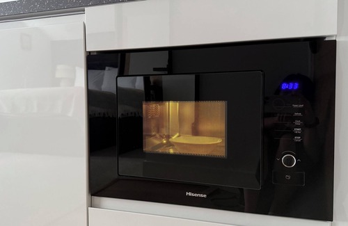 Chard Apartment | Stylish Ground Studio with Kitchenette - Twin or SuperKing