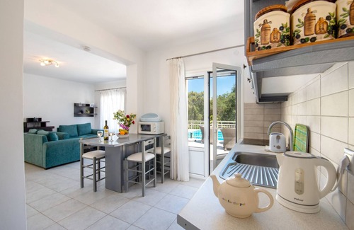 Koutsi Villa | Stylish Hideaway, 2-mins from Marmari Beach!