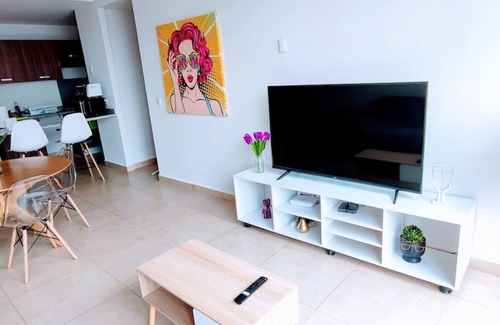 Granada Apartment | Stylish High-Rise Escape: Pool, Hot Tub & Cinema, King-Size Bed and High-Speed WiFi.