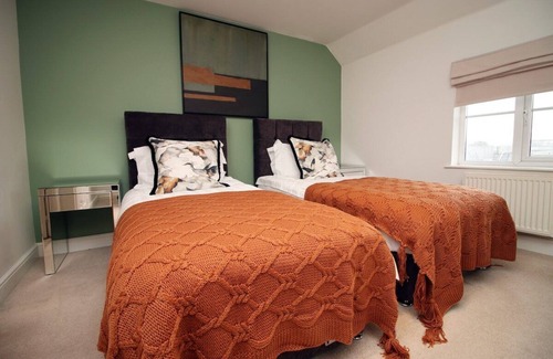 Penylan House | Stylish House in Wales Sleeps 8 by PureStay Short Lets