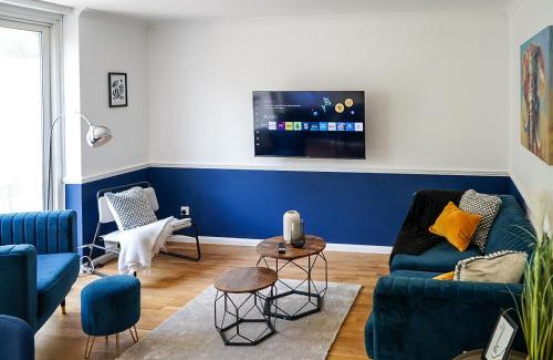 Putney Apartment | Stylish House Sleeps 9 With Garden in Putney