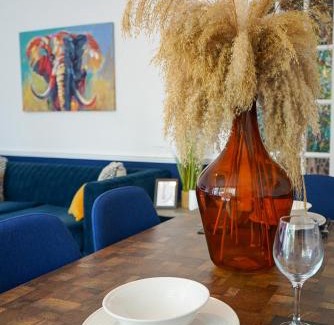 Putney Apartment | Stylish House Sleeps 9 With Garden in Putney