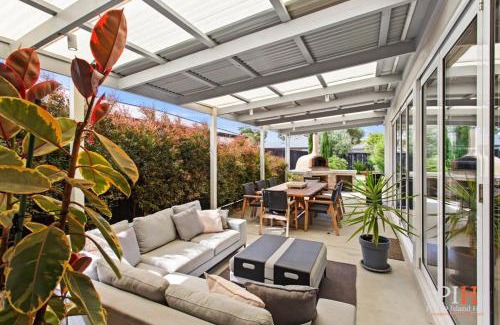 Cowes House | Stylish Indoor Outdoor Sleeps 8