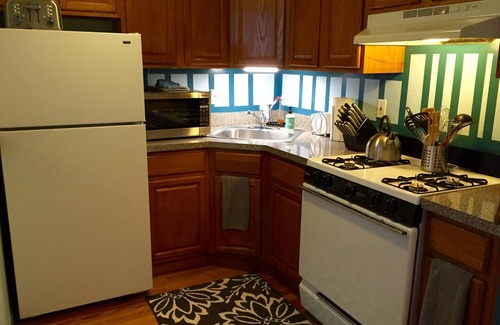 East Harlem Apartment | Stylish, Inviting Garden Brownstone Studio, Close to Subway!