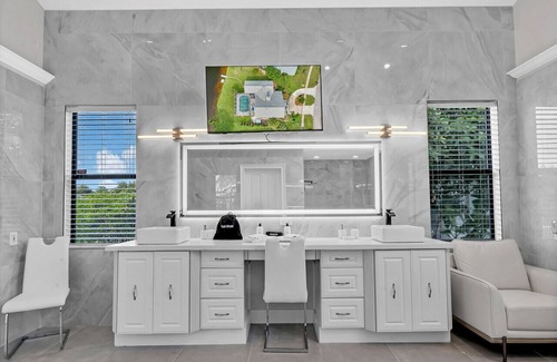 Wellington Villa | Stylish Lake Luxe Equine, on waterfront w screened-in pool - Lake Views! Hosted By Relaxtay
