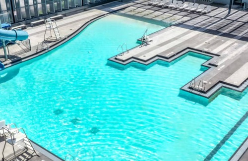 South Central Houston House | Stylish Living I Sleeps 14 Wi-fi Parking Free Gym