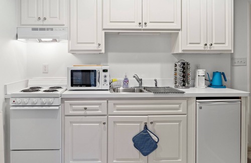 Atlanta House | Stylish Living in Atl: Your Urban Retreat Awaits by Deity Villas