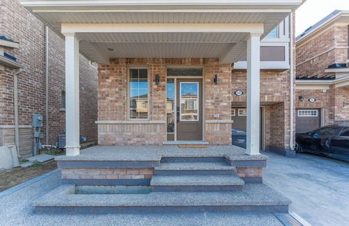 Brampton House | Stylish & Luxe ~ 4BR, 3.5WR ~ Brampton