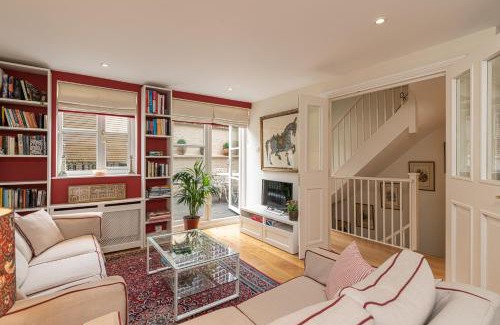 East Putney House | Stylish Mews house with parking