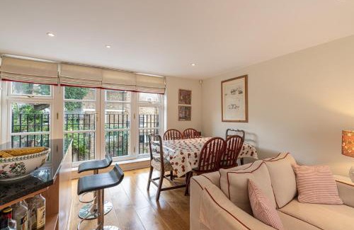 East Putney House | Stylish Mews house with parking
