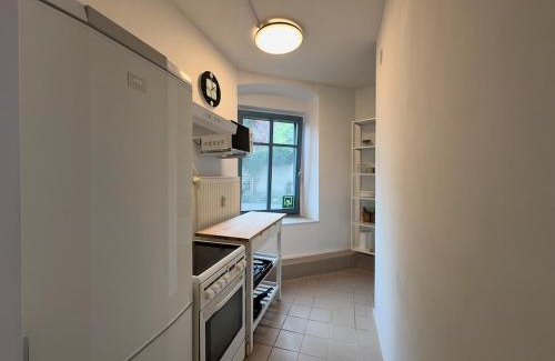 Weissensee Apartment | Stylish Mini Loft for 4 - Free Public Parking
