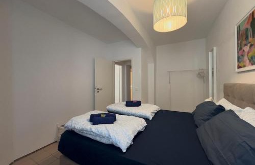 Weissensee Apartment | Stylish Mini Loft for 4 - Free Public Parking