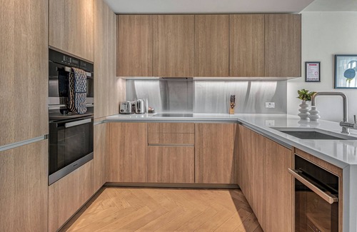 Shoreditch Apartment | Stylish & Modern 1 Bedroom Apartment in Liverpool Street, London by MySquare