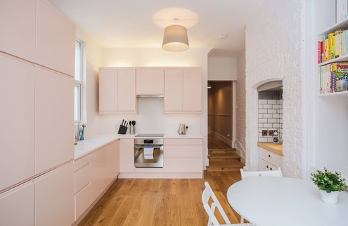 Harlesden Apartment | Stylish & Modern 3 Bed Flat in NW London w/Garden