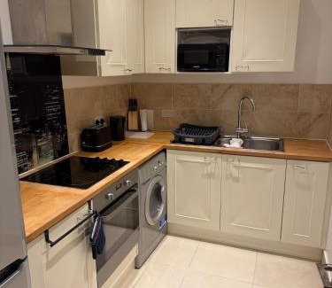 Royal Docks Apartment | Stylish modern apartment