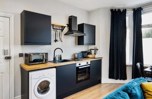 Grangetown Apartment | Stylish modern apartment near the city centre with nearby off-road parking